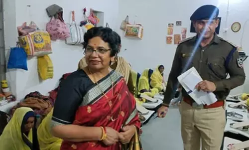 NCW चीफ विजया रहाटकर ने उज्जैन सेंट्रल जेल में महिला कैदियों का निरीक्षण किया