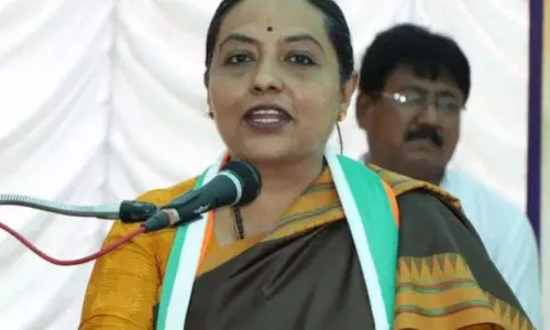 Yashomati Thakur ने अचानक चुनाव टालने की आलोचना की: लोकतंत्र को झटका