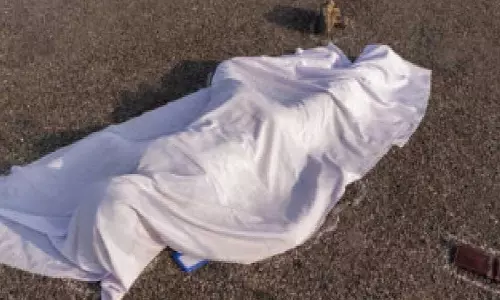 CG: तेज रफ्तार माजदा ने स्कूटी को मारी टक्कर, 21 वर्षीय युवती की मौत, पिता गंभीर CG: तेज रफ्तार माजदा ने स्कूटी को मारी टक्कर, 21 वर्षीय युवती की मौत, पिता गंभीर