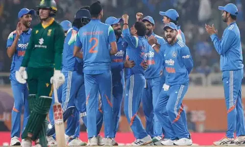 Rana को तीसरा विकेट मिला.. साउथ अफ्रीका ने अपने आधे बैटर खो दिए Rana को तीसरा विकेट मिला.. साउथ अफ्रीका ने अपने आधे बैटर खो दिए