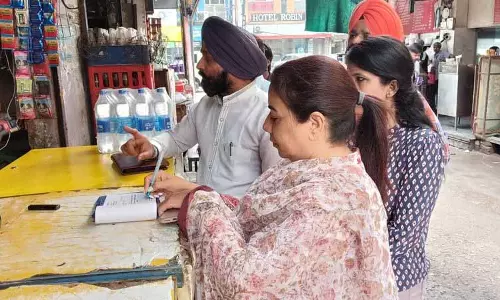 हेल्थ डिपार्टमेंट ने Amritsar में पब्लिक जगहों पर स्मोकिंग न करने की चेतावनी दी