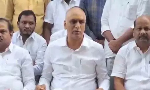 Narayankhed नारायणखेड़ दौरे में विधायक हरीश राव ने कांग्रेस सरकार पर निशाना साधा Narayankhed नारायणखेड़ दौरे में विधायक हरीश राव ने कांग्रेस सरकार पर निशाना साधा