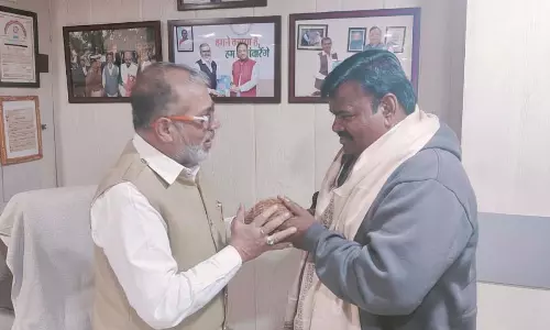 ट्रक से दुनिया नापने वाले राजेश रवानी का जनता से रिश्ता प्रेस में भव्य स्वागत ट्रक से दुनिया नापने वाले राजेश रवानी का जनता से रिश्ता प्रेस में भव्य स्वागत
