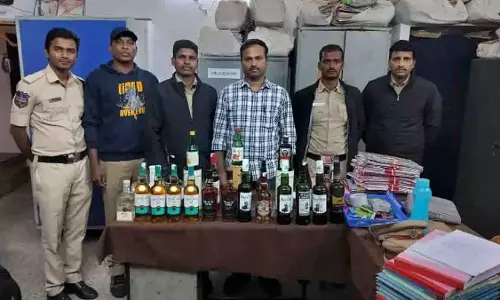 Telangana एक्साइज डिपार्टमेंट ने शमशाबाद में 40 शराब की बोतलें ज़ब्त कीं Telangana एक्साइज डिपार्टमेंट ने शमशाबाद में 40 शराब की बोतलें ज़ब्त कीं