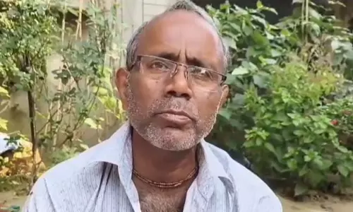ऑक्सीजन और सलाइन से अस्पताल में इलाज के बाद BLO फील्ड में लौटे ऑक्सीजन और सलाइन से अस्पताल में इलाज के बाद BLO फील्ड में लौटे