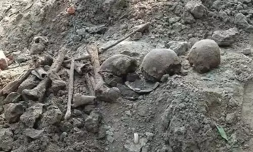 Ashoknagar में पुराना घर गिराने के बाद खोपड़ी और हड्डियां मिलीं