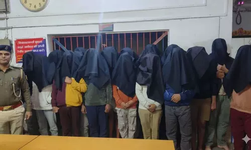 बक्सर में साइबर फ्रॉड गिरोह का भंडाफोड़, 18 अपराधी गिरफ्तार