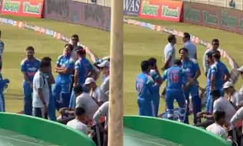 Kohli की हरकतों और 83वां ODI शतक ने टीम का माहौल बनाया खुशगवार Kohli की हरकतों और 83वां ODI शतक ने टीम का माहौल बनाया खुशगवार