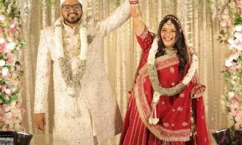 मशहूर गायिका स्वाति मिश्रा ने म्यूजिक प्रोड्यूसर मोहित से रचाई शादी मशहूर गायिका स्वाति मिश्रा ने म्यूजिक प्रोड्यूसर मोहित से रचाई शादी