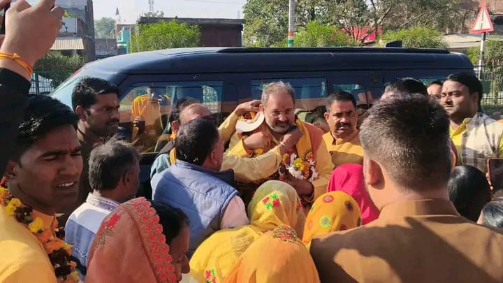 Colonelganj में चिन्मय पांड्या का भव्य स्वागत, गायत्री परिवार के सैकड़ों कार्यकर्ता रहे मौजूद