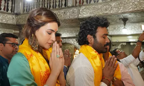 तेरे इश्क में: कृति सेनन, धनुष ने Pune के दगडूशेठ गणपति मंदिर में की पूजा