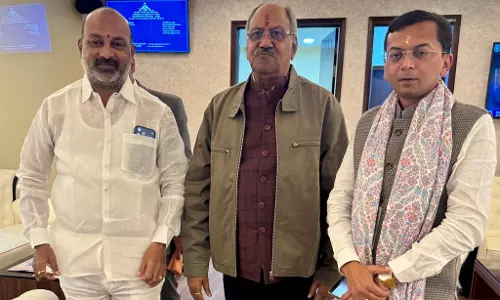 सांसद बृजमोहन अग्रवाल ने केंद्रीय गृह राज्यमंत्री संजय बंशी से सौजन्य भेंट की सांसद बृजमोहन अग्रवाल ने केंद्रीय गृह राज्यमंत्री संजय बंशी से सौजन्य भेंट की