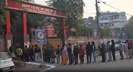 दिल्ली: 12 वार्डों में एमसीडी उपचुनाव के लिए मतदान जारी दिल्ली: 12 वार्डों में एमसीडी उपचुनाव के लिए मतदान जारी