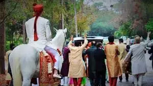 Basti: आधी रात पहुंची रहस्यमयी बारात, गांव में मचा हंगामा Basti: आधी रात पहुंची रहस्यमयी बारात, गांव में मचा हंगामा