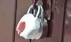 Firozabad:मिलावटखोरी का खुलासा, 20 लाख का माल जब्त, फैक्ट्री सील Firozabad:मिलावटखोरी का खुलासा, 20 लाख का माल जब्त, फैक्ट्री सील