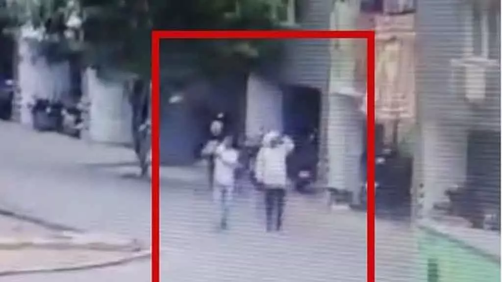 कोयंबटूर में 13 घरों से 42 पाउंड, 1.50 लाख रुपये चोरी: 3 गिरफ्तार कोयंबटूर में 13 घरों से 42 पाउंड, 1.50 लाख रुपये चोरी: 3 गिरफ्तार