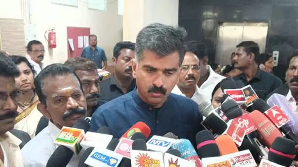 तिरुवपुर, करुवप्पिलन इलाके में रेलवे फ्लाईओवर के काम में तेज़ी लाई जानी चाहिए: MP Durai Vaiko तिरुवपुर, करुवप्पिलन इलाके में रेलवे फ्लाईओवर के काम में तेज़ी लाई जानी चाहिए: MP Durai Vaiko