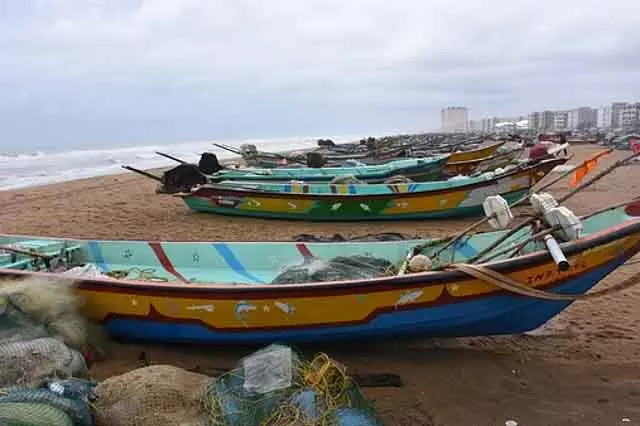 Chennai में समुद्र अशांत देखा गया Chennai में समुद्र अशांत देखा गया