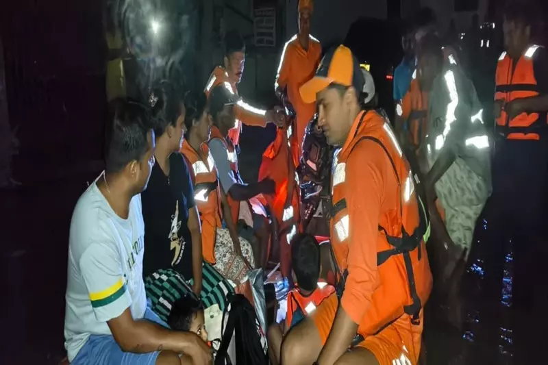 ऑपरेशन सागर बंधु: NDRF टीमें श्रीलंका में बाढ़ राहत और बचाव में जुटीं ऑपरेशन सागर बंधु: NDRF टीमें श्रीलंका में बाढ़ राहत और बचाव में जुटीं