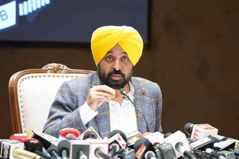 केंद्र की 1,600 करोड़ रुपये की बाढ़ राहत से एक पैसा भी नहीं मिला: Mann केंद्र की 1,600 करोड़ रुपये की बाढ़ राहत से एक पैसा भी नहीं मिला: Mann