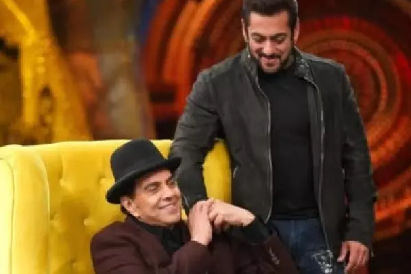 Dharmendra को श्रद्धांजलि देते हुए सलमान खान की भावुक प्रतिक्रिया सामने आई Dharmendra को श्रद्धांजलि देते हुए सलमान खान की भावुक प्रतिक्रिया सामने आई