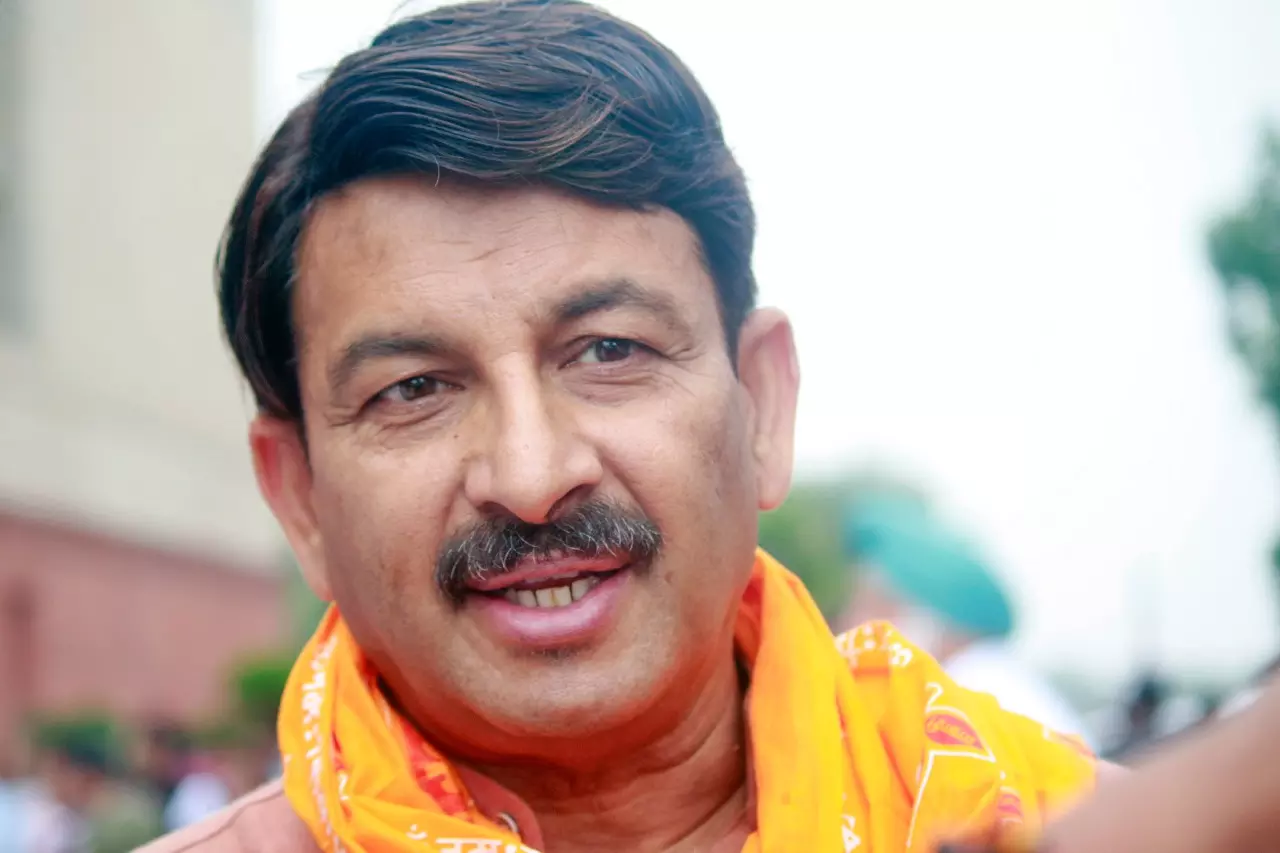 Manoj Tiwari ने मदनी की टिप्पणी को घेरा, महंत राजू दास बोले—सोच ठीक नहीं Manoj Tiwari ने मदनी की टिप्पणी को घेरा, महंत राजू दास बोले—सोच ठीक नहीं