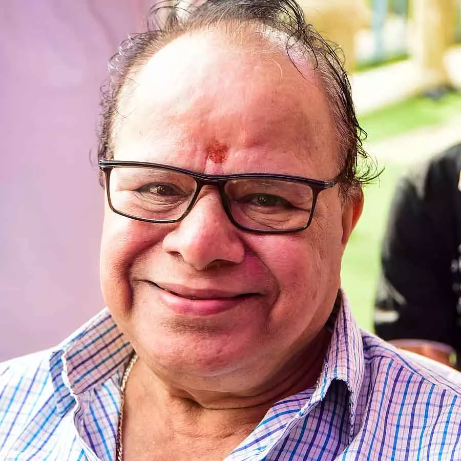 कॉमेडियन उमेश का निधन: CM सिद्धारमैया, DCM DKSH और दूसरे गणमान्य लोगों ने शोक जताया कॉमेडियन उमेश का निधन: CM सिद्धारमैया, DCM DKSH और दूसरे गणमान्य लोगों ने शोक जताया
