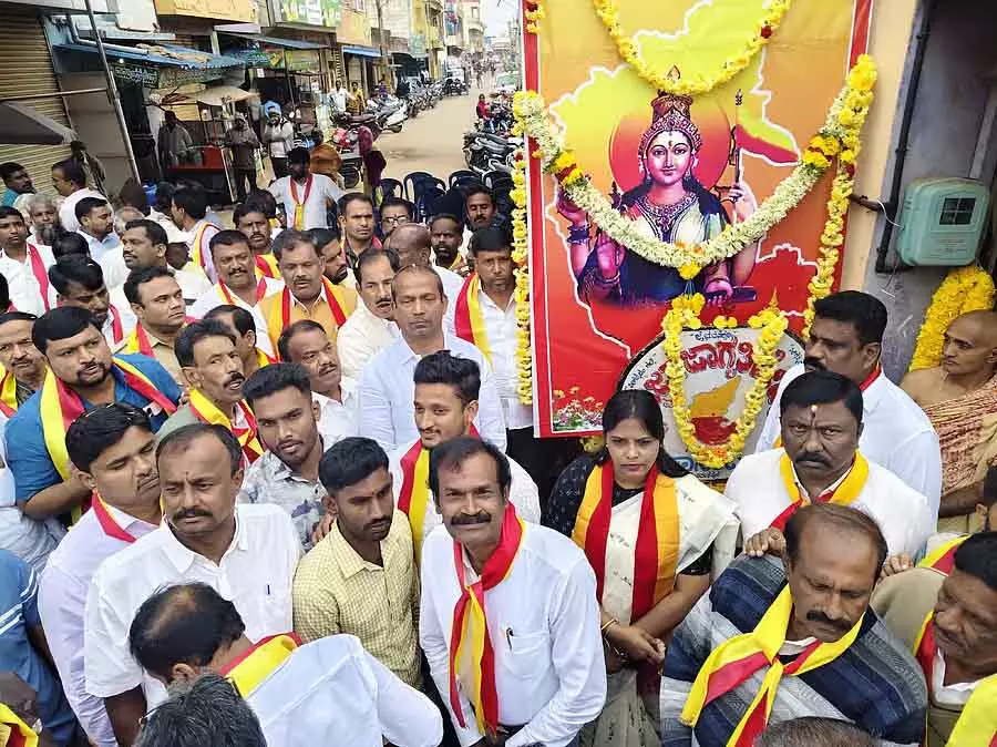 Srinivasapura : बॉर्डर पर कन्नड़ को बचाने का दांव Srinivasapura : बॉर्डर पर कन्नड़ को बचाने का दांव