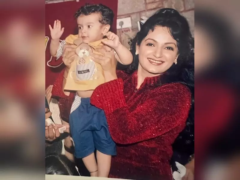 Upasana Singh ने बेटे नानक के जन्मदिन पर उसकी बचपन की यादें ताज़ा कीं Upasana Singh ने बेटे नानक के जन्मदिन पर उसकी बचपन की यादें ताज़ा कीं
