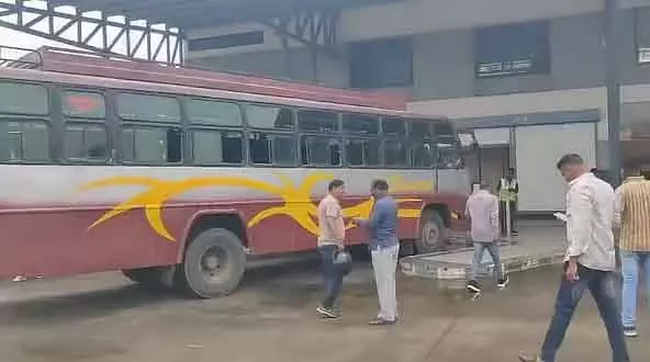 Indore : 15 साल से ज़्यादा पुरानी 135 बसों के परमिट कैंसिल Indore : 15 साल से ज़्यादा पुरानी 135 बसों के परमिट कैंसिल