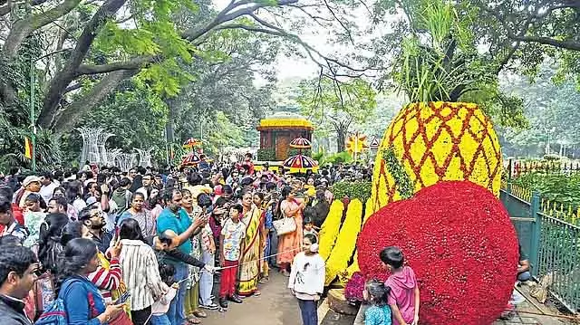 कब्बन पार्क फ्लावर शो: लोगों की भीड़ उमड़ी, एंट्री टाइम बदला गया कब्बन पार्क फ्लावर शो: लोगों की भीड़ उमड़ी, एंट्री टाइम बदला गया