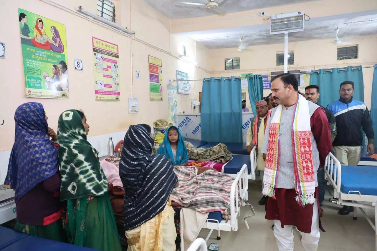 स्वास्थ्य मंत्री श्याम बिहारी जायसवाल ने सामुदायिक स्वास्थ्य केंद्र साजा का किया निरीक्षण स्वास्थ्य मंत्री श्याम बिहारी जायसवाल ने सामुदायिक स्वास्थ्य केंद्र साजा का किया निरीक्षण