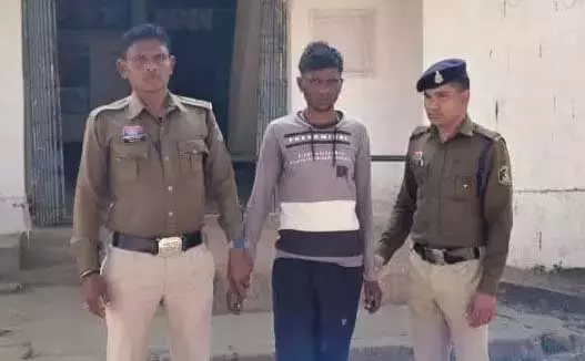 FB फ्रेंड दरिंदा निकला, पुलिस की छापेमारी में पकड़ाया FB फ्रेंड दरिंदा निकला, पुलिस की छापेमारी में पकड़ाया