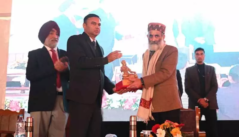 एकजुट हो जाओ या खत्म हो जाओ, हिमाचल HC के जजों ने ड्रग्स के गलत इस्तेमाल पर चेतावनी दी एकजुट हो जाओ या खत्म हो जाओ, हिमाचल HC के जजों ने ड्रग्स के गलत इस्तेमाल पर चेतावनी दी