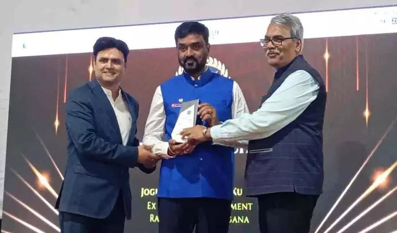 पूर्व सांसद Santosh को ग्रीन इंडिया आर्किटेक्ट अवार्ड मिला पूर्व सांसद Santosh को ग्रीन इंडिया आर्किटेक्ट अवार्ड मिला