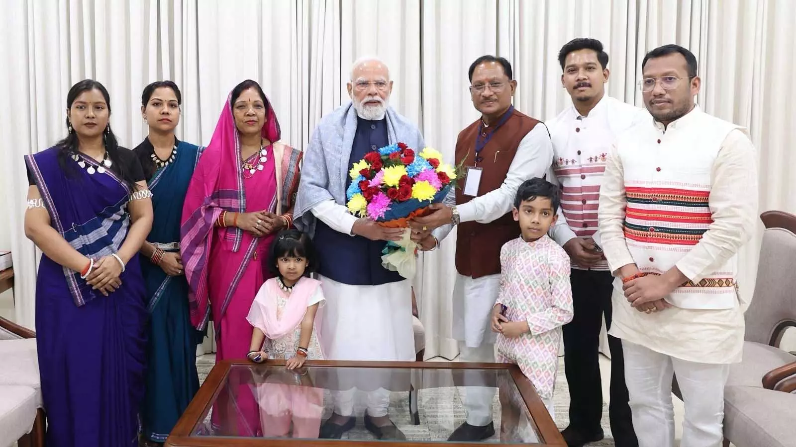 सपरिवार PM मोदी से मिले CM विष्णुदेव साय सपरिवार PM मोदी से मिले CM विष्णुदेव साय
