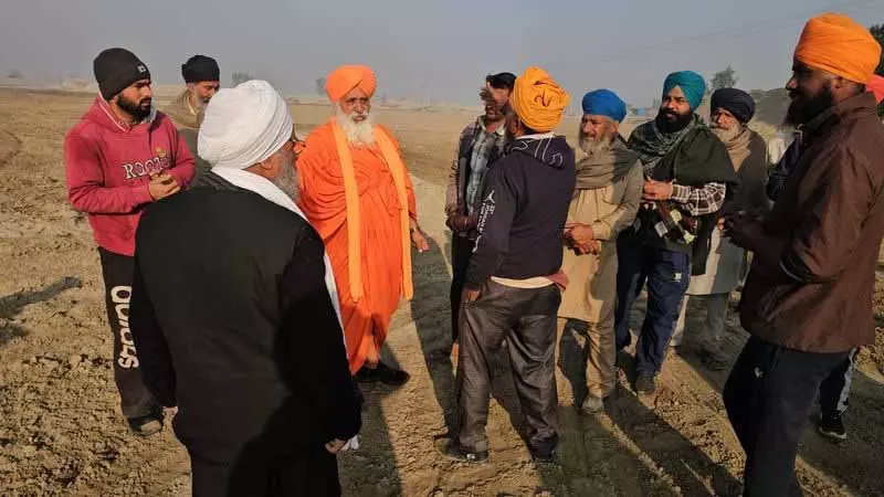 Baupur में उम्मीद लौटी, सांसद सीचेवाल ने बाढ़ प्रभावित किसानों के लिए गेहूं की बुआई का नेतृत्व किया Baupur में उम्मीद लौटी, सांसद सीचेवाल ने बाढ़ प्रभावित किसानों के लिए गेहूं की बुआई का नेतृत्व किया