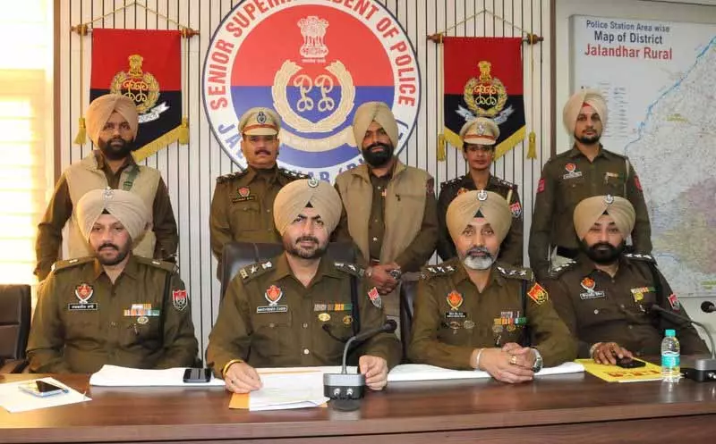 Jalandhar में महिला और बेटी से गैंगरेप के आरोप में 3 लोग गिरफ्तार Jalandhar में महिला और बेटी से गैंगरेप के आरोप में 3 लोग गिरफ्तार