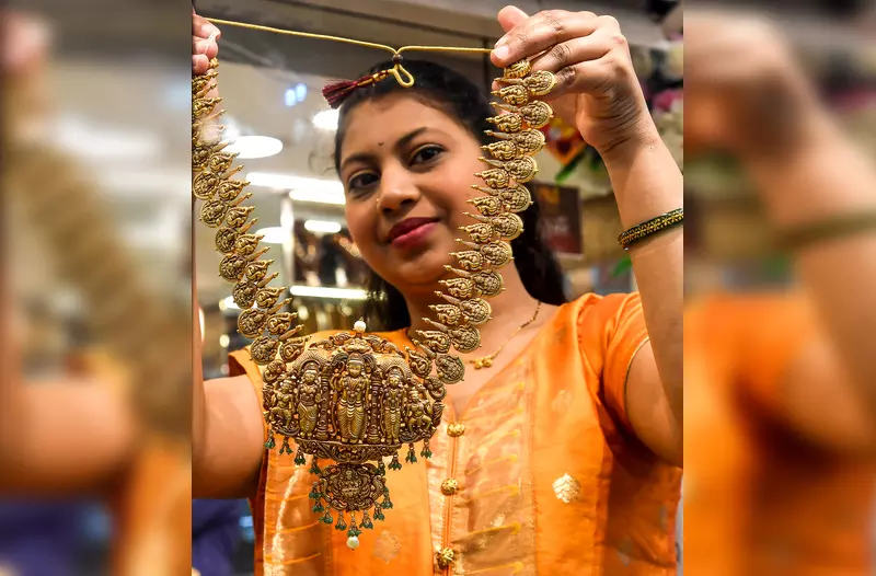 सोने का दाम एक हफ्ते में करीब 3,500 रुपए बढ़ा, चांदी 1.64 लाख के पार सोने का दाम एक हफ्ते में करीब 3,500 रुपए बढ़ा, चांदी 1.64 लाख के पार