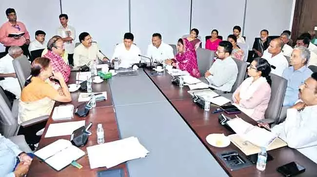 Andhra : राजधानी के किसानों की समस्याओं को हल करने की दिशा में एक कदम आगे Andhra : राजधानी के किसानों की समस्याओं को हल करने की दिशा में एक कदम आगे