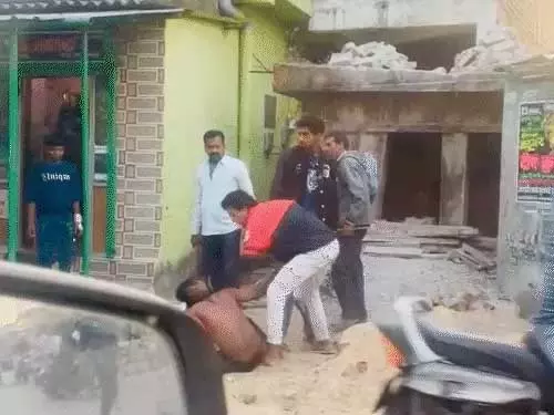 घर वालों ने पीट-पीटकर उतारा गुंडई का भूत, जेल में भी डलवाया घर वालों ने पीट-पीटकर उतारा गुंडई का भूत, जेल में भी डलवाया