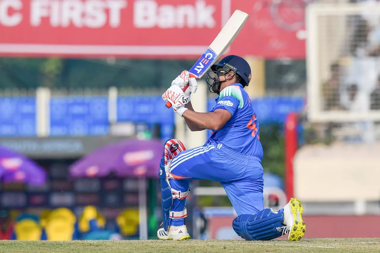 Rohit Sharma ने वनडे में छक्कों का शाहिद अफ़रीदी का रिकॉर्ड तोड़ा Rohit Sharma ने वनडे में छक्कों का शाहिद अफ़रीदी का रिकॉर्ड तोड़ा