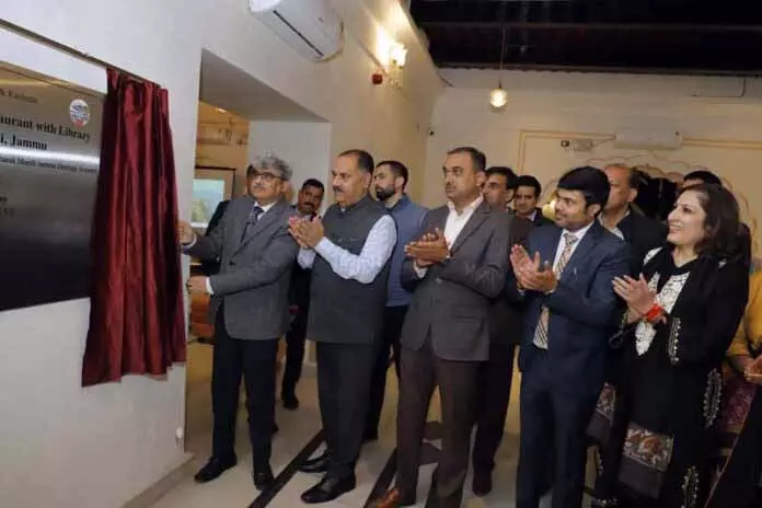 JAMMU: मुख्य सचिव ने मुबारक मंडी हेरिटेज कैफेटेरिया-कम-लाइब्रेरी का उद्घाटन किया JAMMU: मुख्य सचिव ने मुबारक मंडी हेरिटेज कैफेटेरिया-कम-लाइब्रेरी का उद्घाटन किया