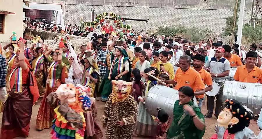 Karnataka : रंभापुरी पीठ का वीरसोमेश्वर स्वामीजी अड्डपल्लक्की महोत्सव Karnataka : रंभापुरी पीठ का वीरसोमेश्वर स्वामीजी अड्डपल्लक्की महोत्सव