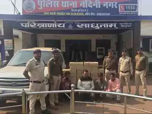 टाटा सफारी से 4 लाख की शराब जब्त, चार तस्कर अरेस्ट टाटा सफारी से 4 लाख की शराब जब्त, चार तस्कर अरेस्ट