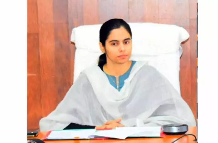DM Reasi ने नशीली दवाओं के खतरे को रोकने के लिए समन्वित कार्रवाई पर जोर दिया DM Reasi ने नशीली दवाओं के खतरे को रोकने के लिए समन्वित कार्रवाई पर जोर दिया