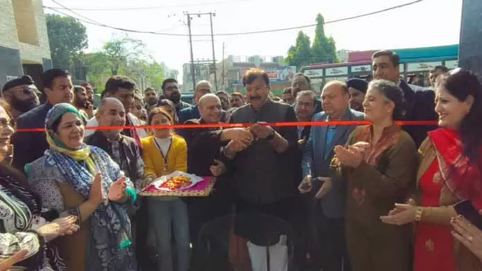 अरविंद गुप्ता ने GMC Jammu में चोपड़ा नर्सिंग होम गेट और इंटरनल रिंग रोड का उद्घाटन किया अरविंद गुप्ता ने GMC Jammu में चोपड़ा नर्सिंग होम गेट और इंटरनल रिंग रोड का उद्घाटन किया