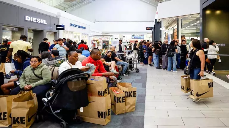 Black Friday की बिक्री में बढ़ोतरी, US कंज्यूमर्स की मजबूती का संकेत Black Friday की बिक्री में बढ़ोतरी, US कंज्यूमर्स की मजबूती का संकेत