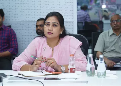 चक्रवात दितवाह का असर: आंध्र प्रदेश के गृह मंत्री ने हालात का जायज़ा लिया चक्रवात दितवाह का असर: आंध्र प्रदेश के गृह मंत्री ने हालात का जायज़ा लिया
