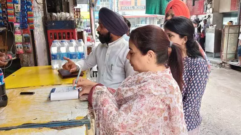 हेल्थ डिपार्टमेंट ने Amritsar में पब्लिक जगहों पर स्मोकिंग न करने की चेतावनी दी हेल्थ डिपार्टमेंट ने Amritsar में पब्लिक जगहों पर स्मोकिंग न करने की चेतावनी दी